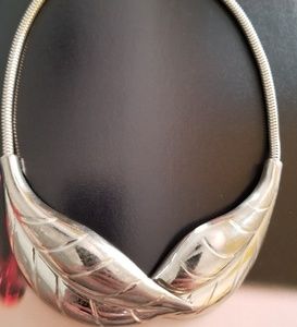 Vintage Leaf Choker